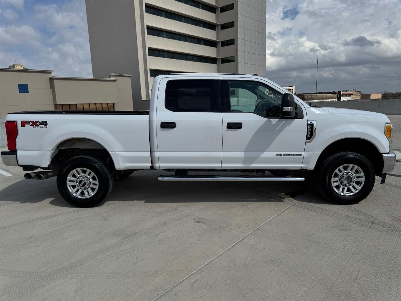 Ford F-250 SD XLT Crew Cab 4WD 2017