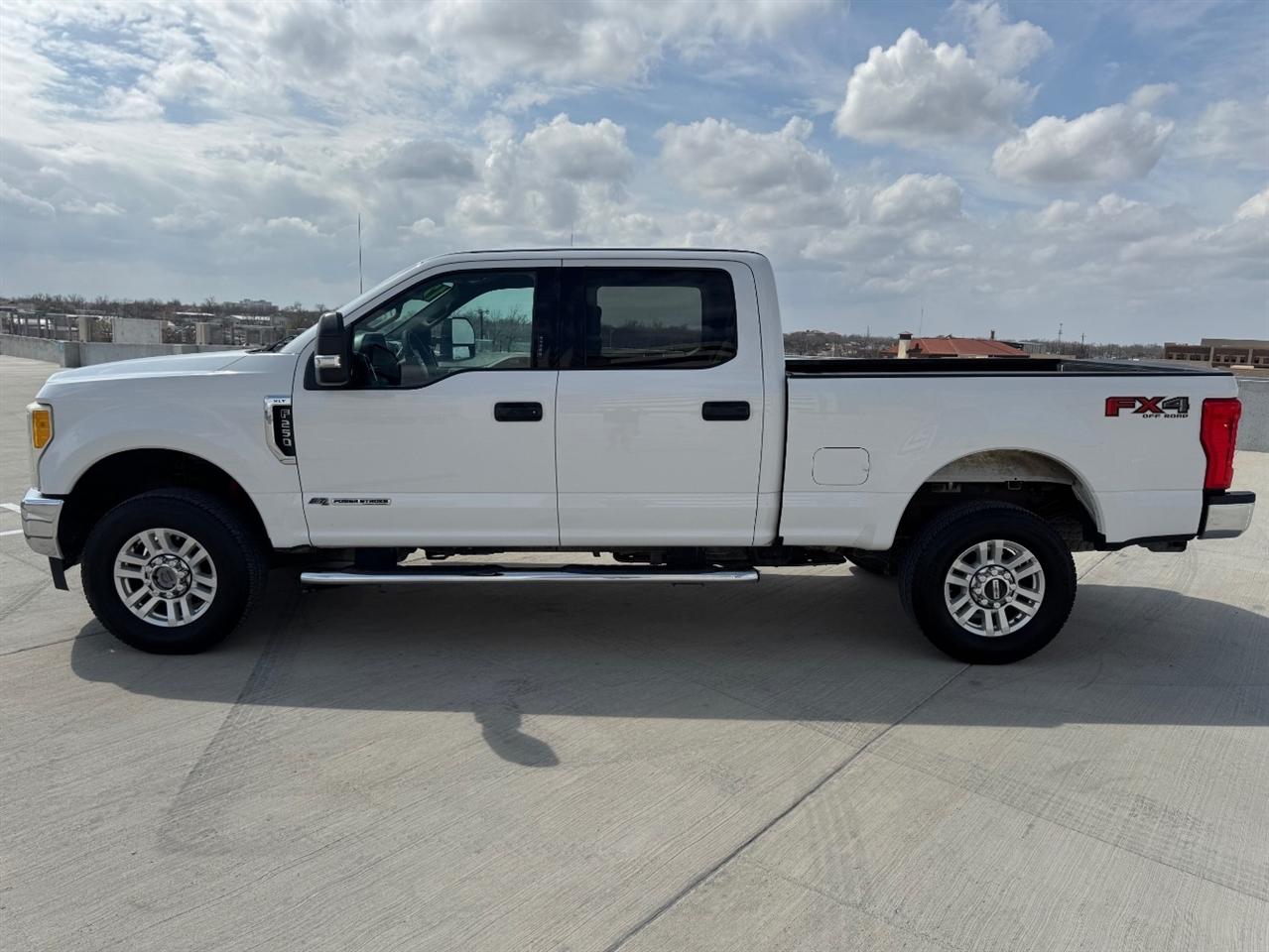 Ford F-250 SD XLT Crew Cab 4WD 2017