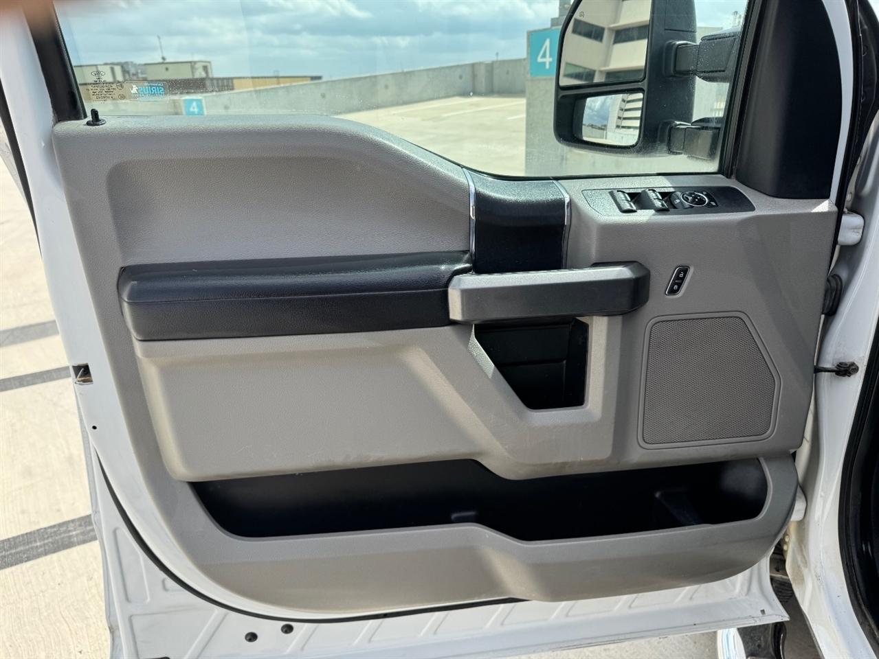 Ford F-250 SD XLT Crew Cab 4WD 2017