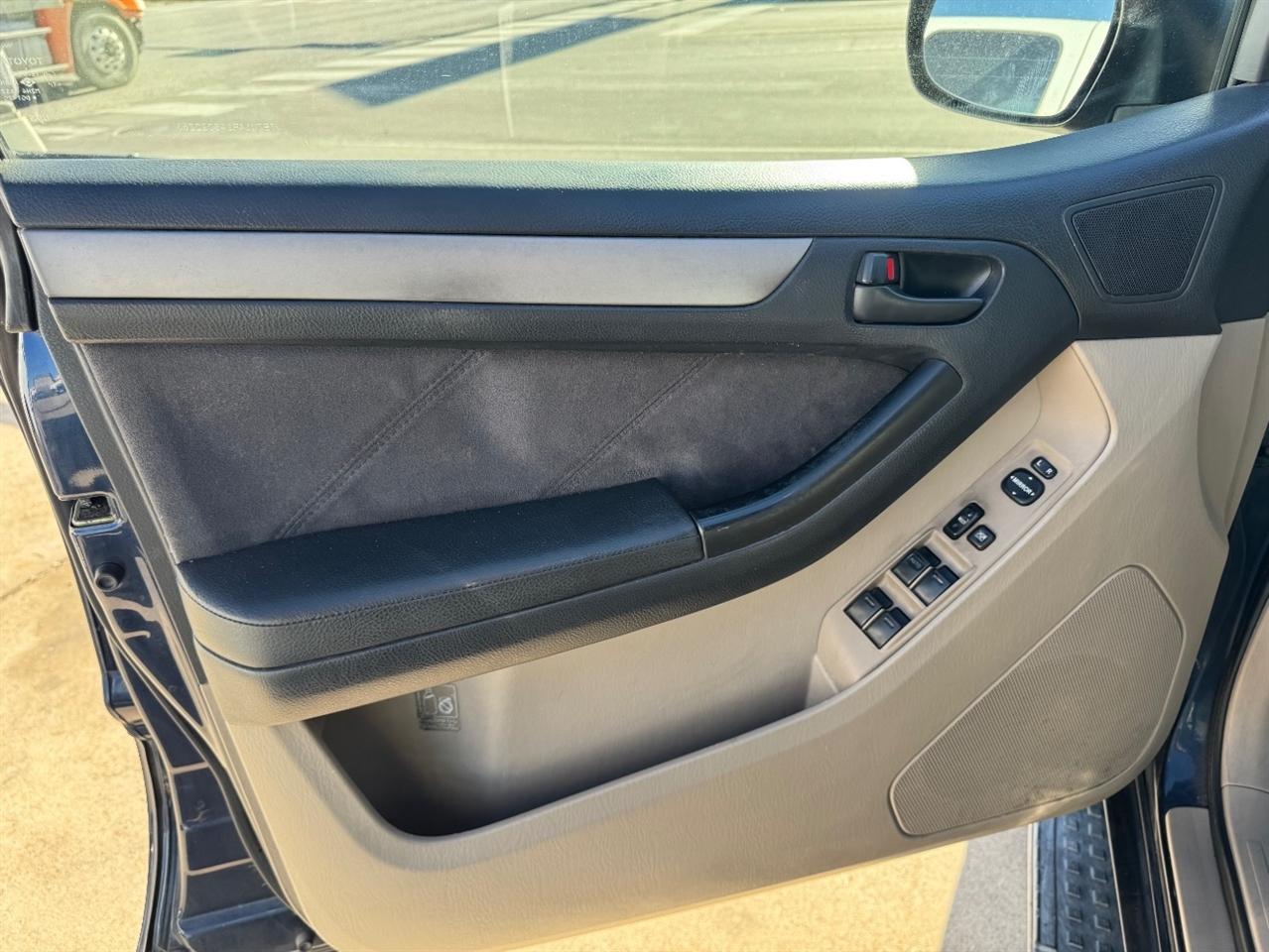 Toyota 4Runner SR5 2WD 2004