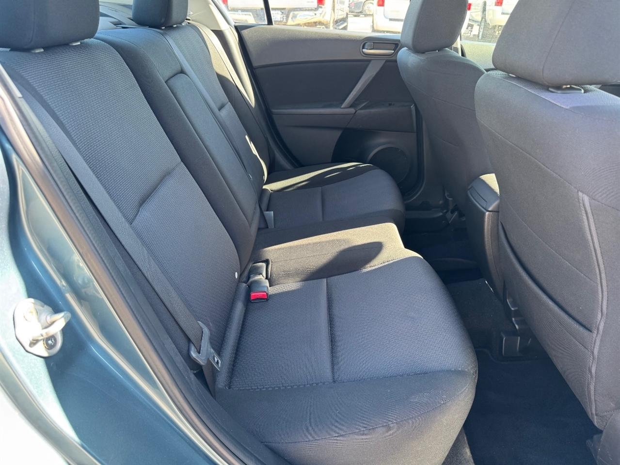 Mazda MAZDA3 i Touring 4-door 2010