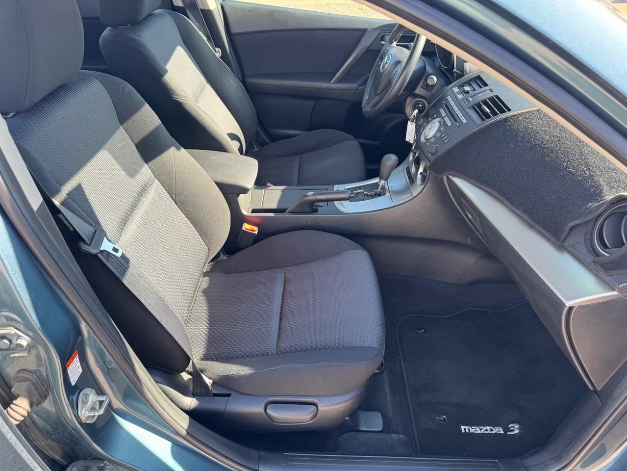 Mazda MAZDA3 i Touring 4-door 2010