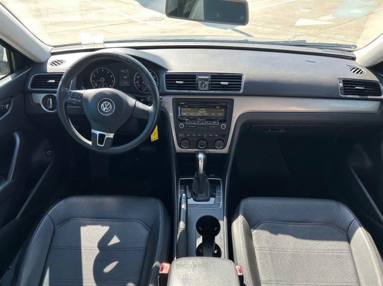 Volkswagen Passat 1.8T Wolfsburg AT 2014