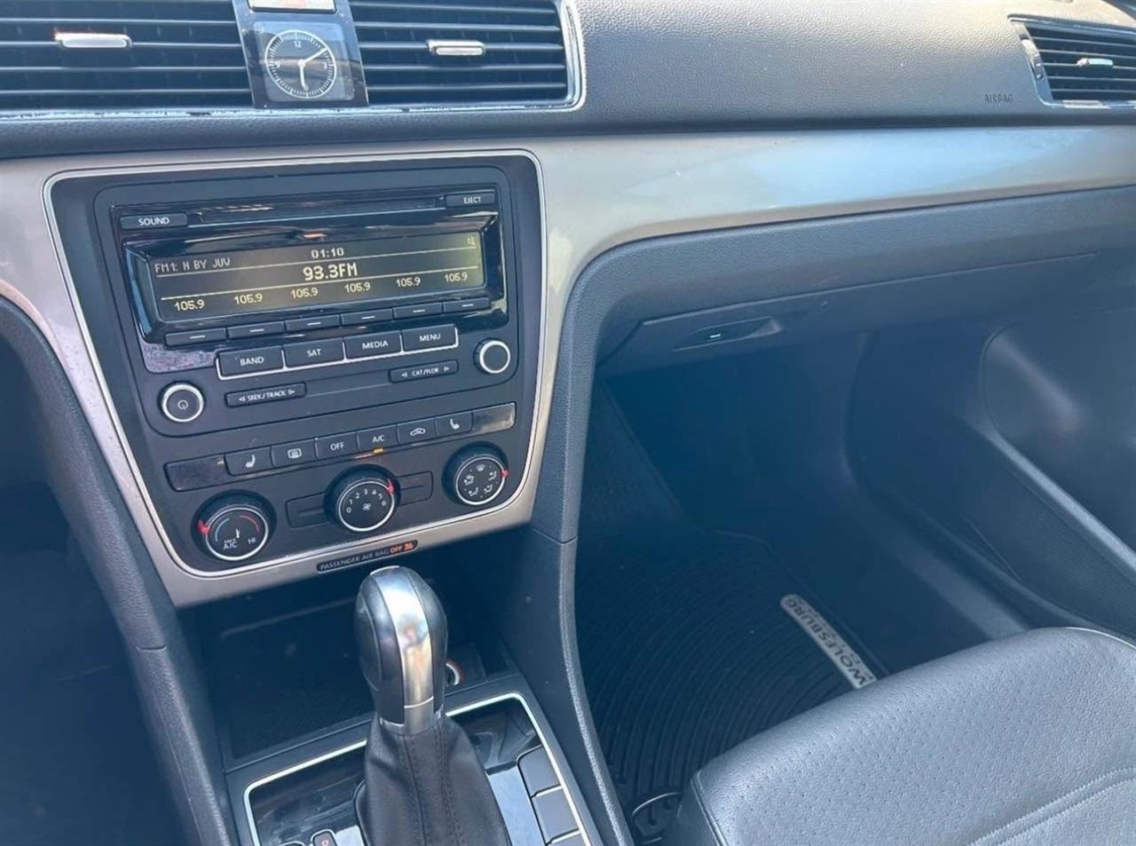 Volkswagen Passat 1.8T Wolfsburg AT 2014