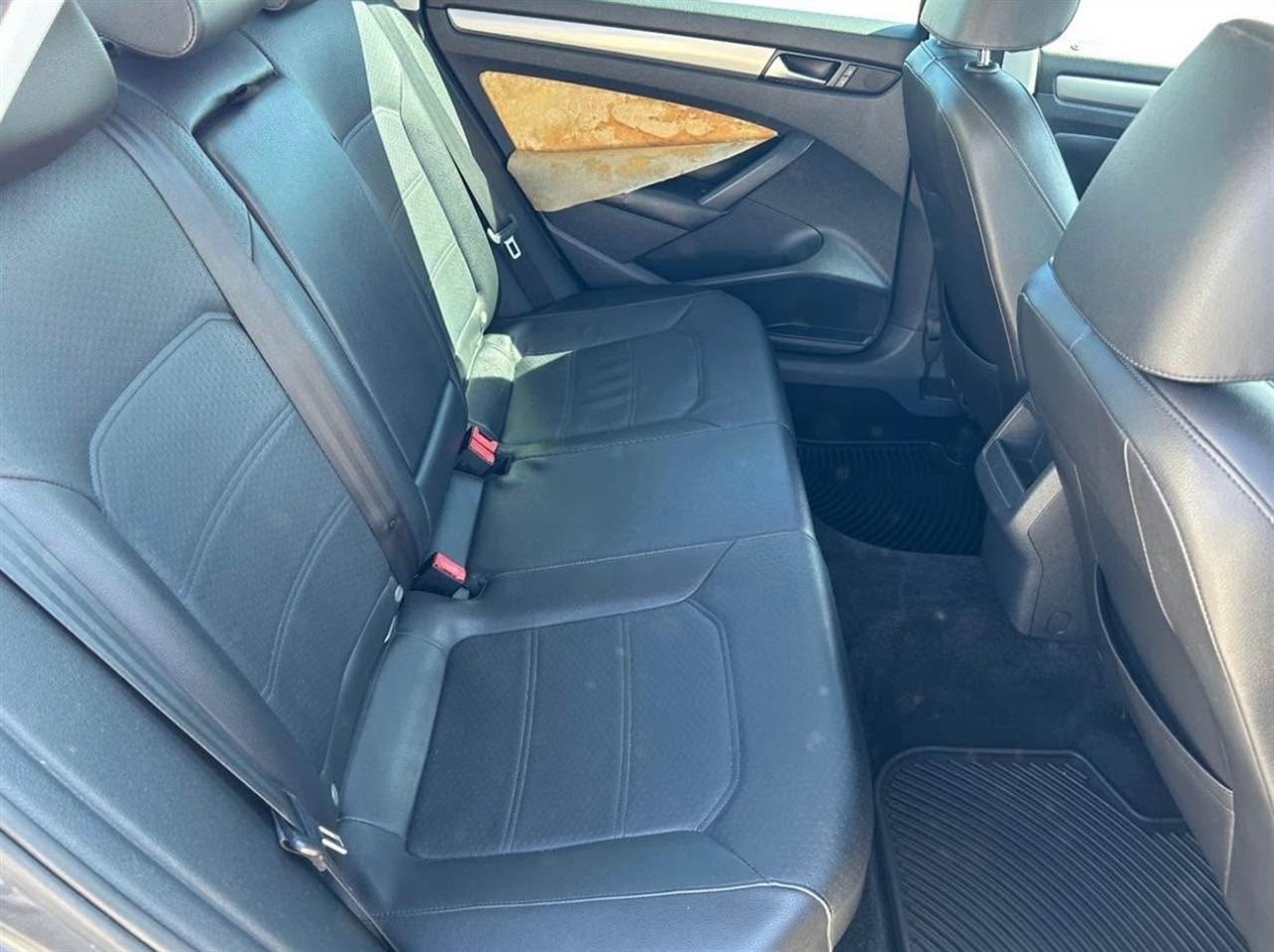 Volkswagen Passat 1.8T Wolfsburg AT 2014