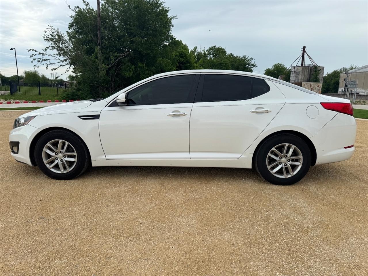 Kia Optima LX MT 2013