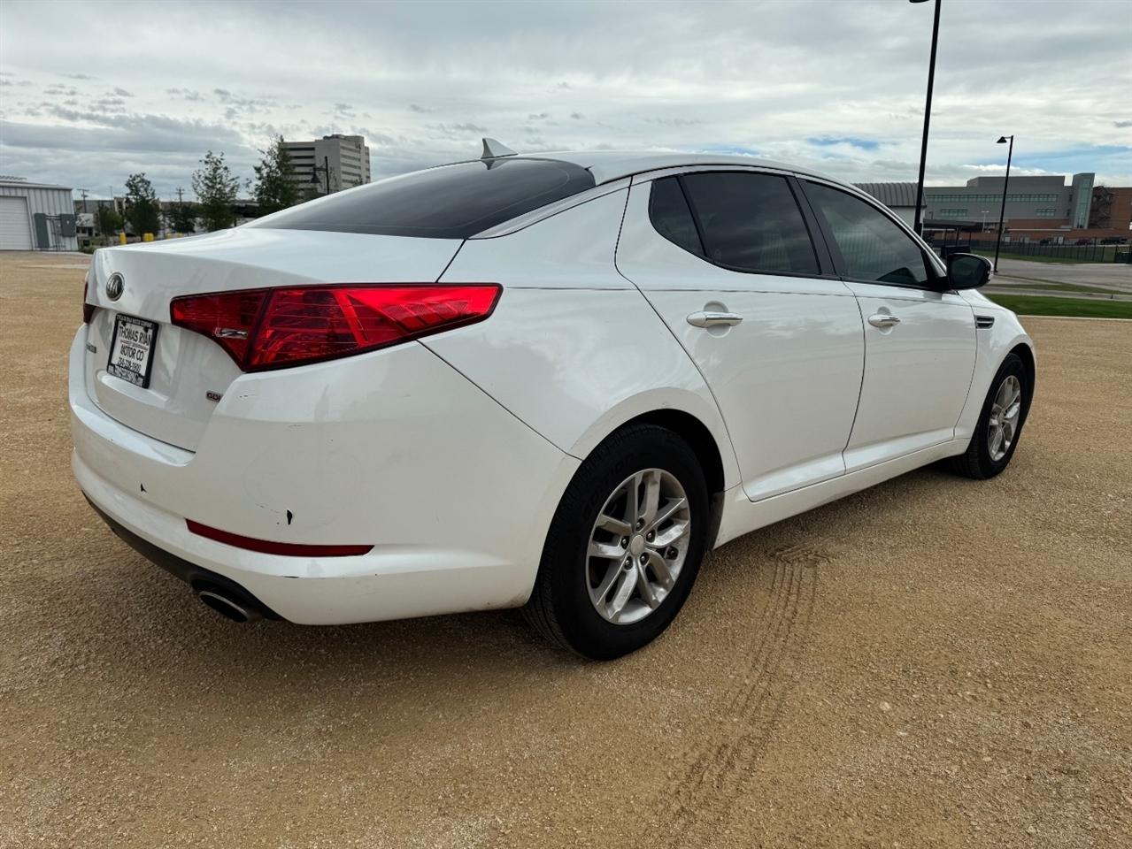 Kia Optima LX MT 2013