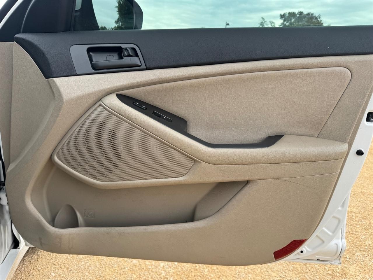 Kia Optima LX MT 2013