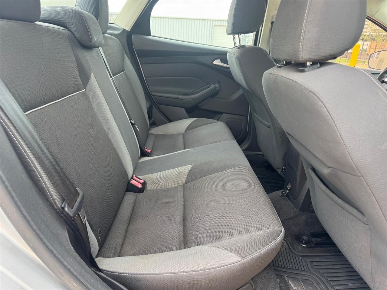 Ford Focus SE Sedan 2013