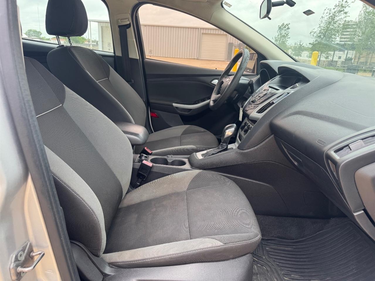 Ford Focus SE Sedan 2013