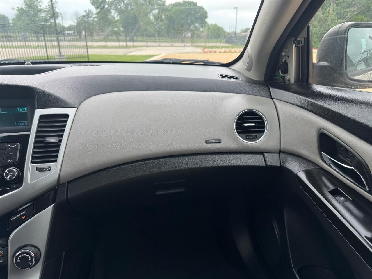 Chevrolet Cruze LS Auto 2013
