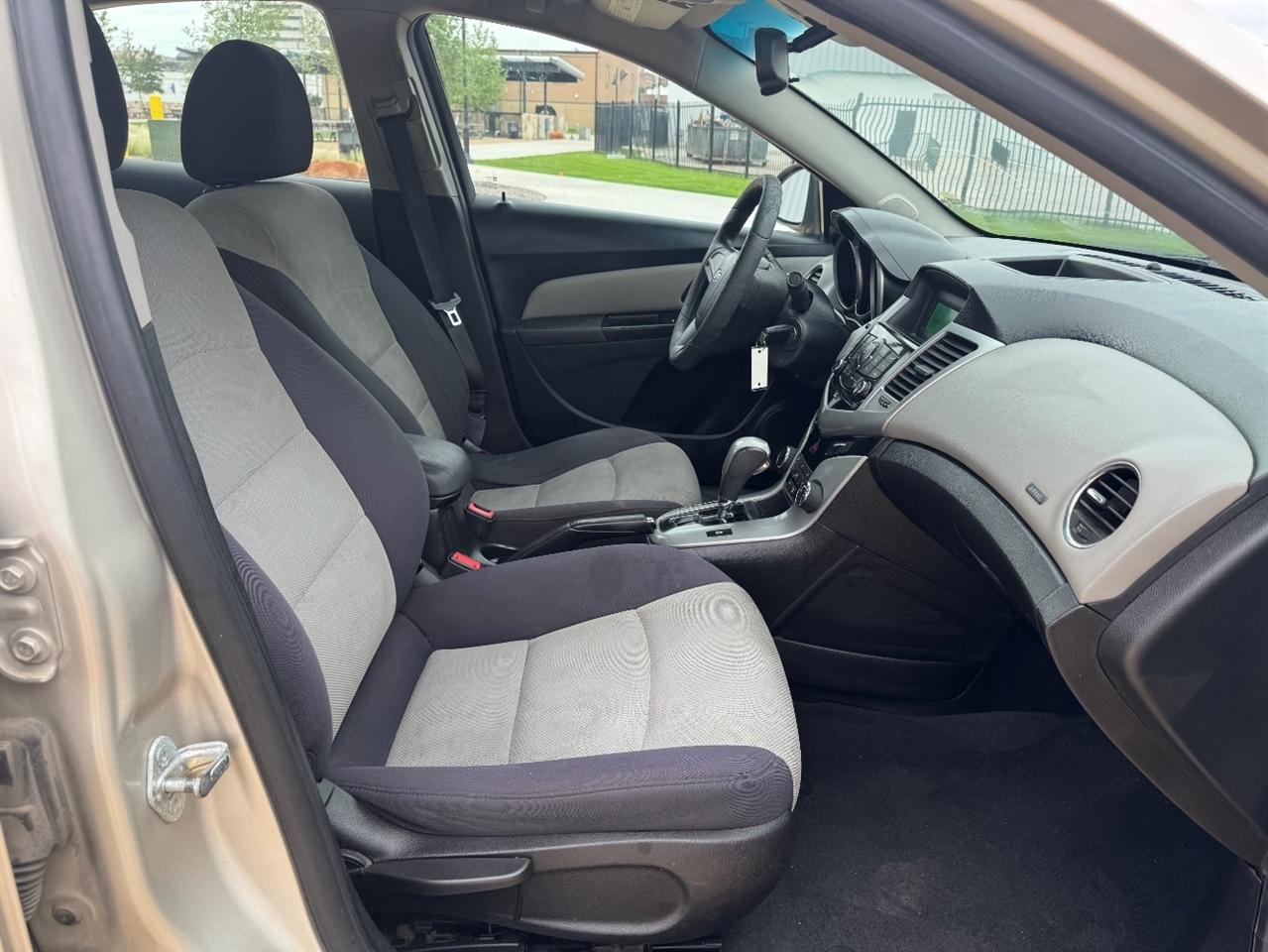 Chevrolet Cruze LS Auto 2013