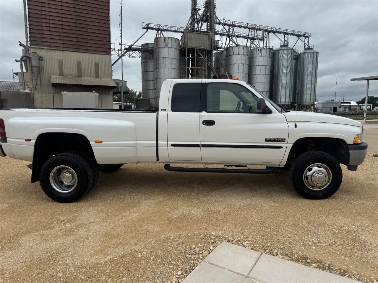 Dodge Ram 3500 ST Quad Cab 4WD 2002