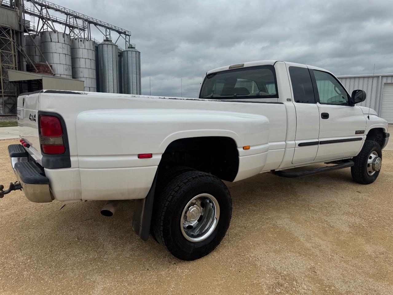 Dodge Ram 3500 ST Quad Cab 4WD 2002