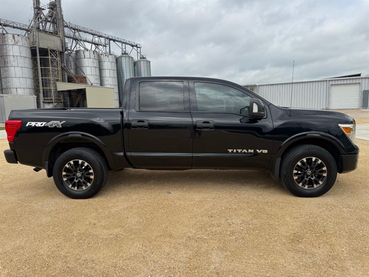 Nissan Titan PRO-4X Crew Cab 4WD 2018
