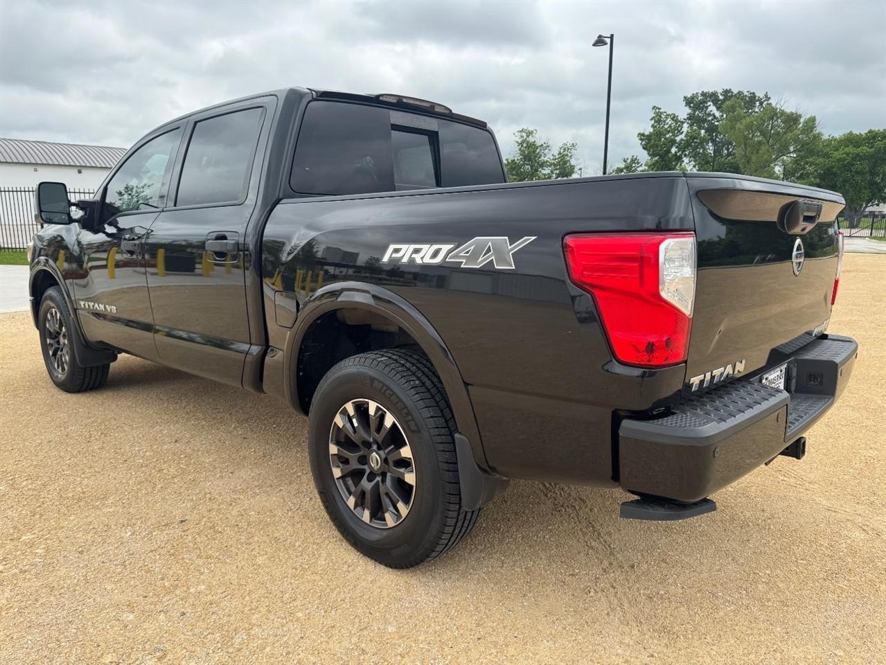 Nissan Titan PRO-4X Crew Cab 4WD 2018