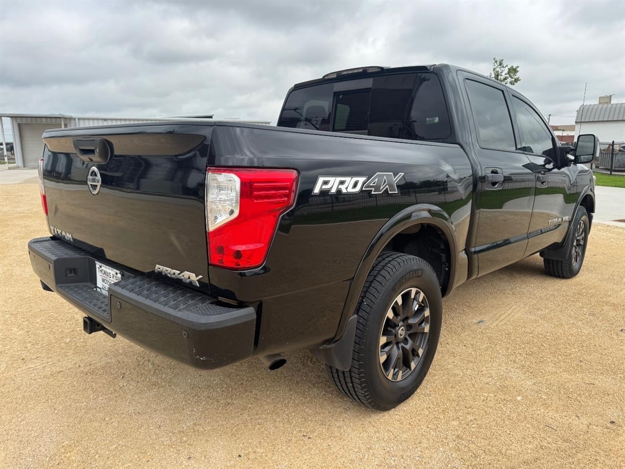 Nissan Titan PRO-4X Crew Cab 4WD 2018