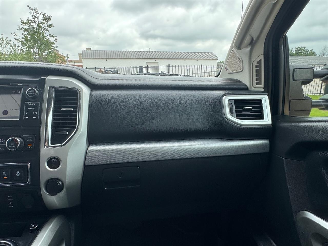 Nissan Titan PRO-4X Crew Cab 4WD 2018