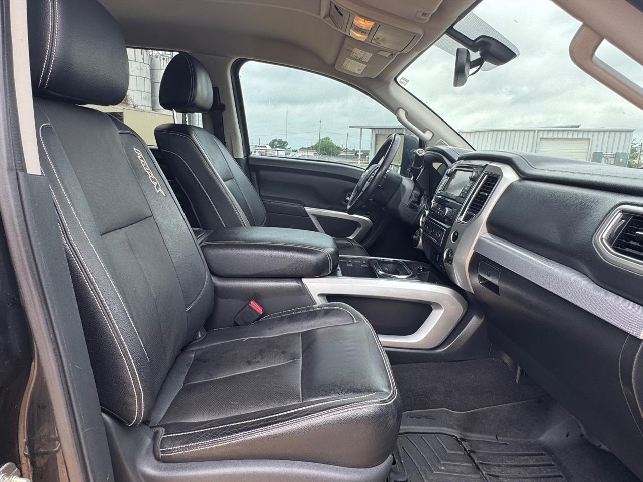 Nissan Titan PRO-4X Crew Cab 4WD 2018