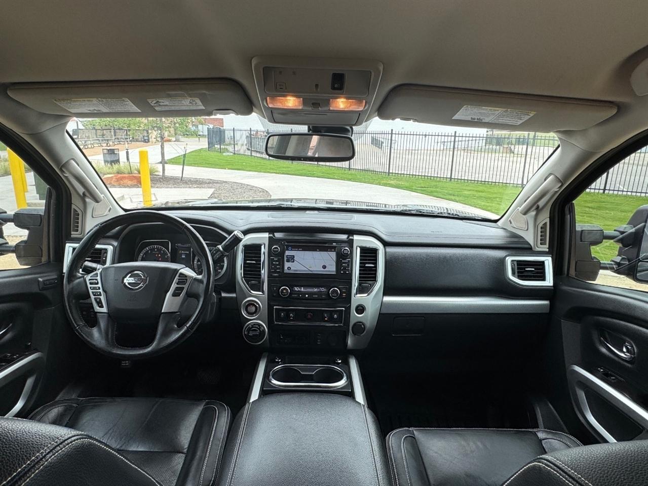 Nissan Titan PRO-4X Crew Cab 4WD 2018