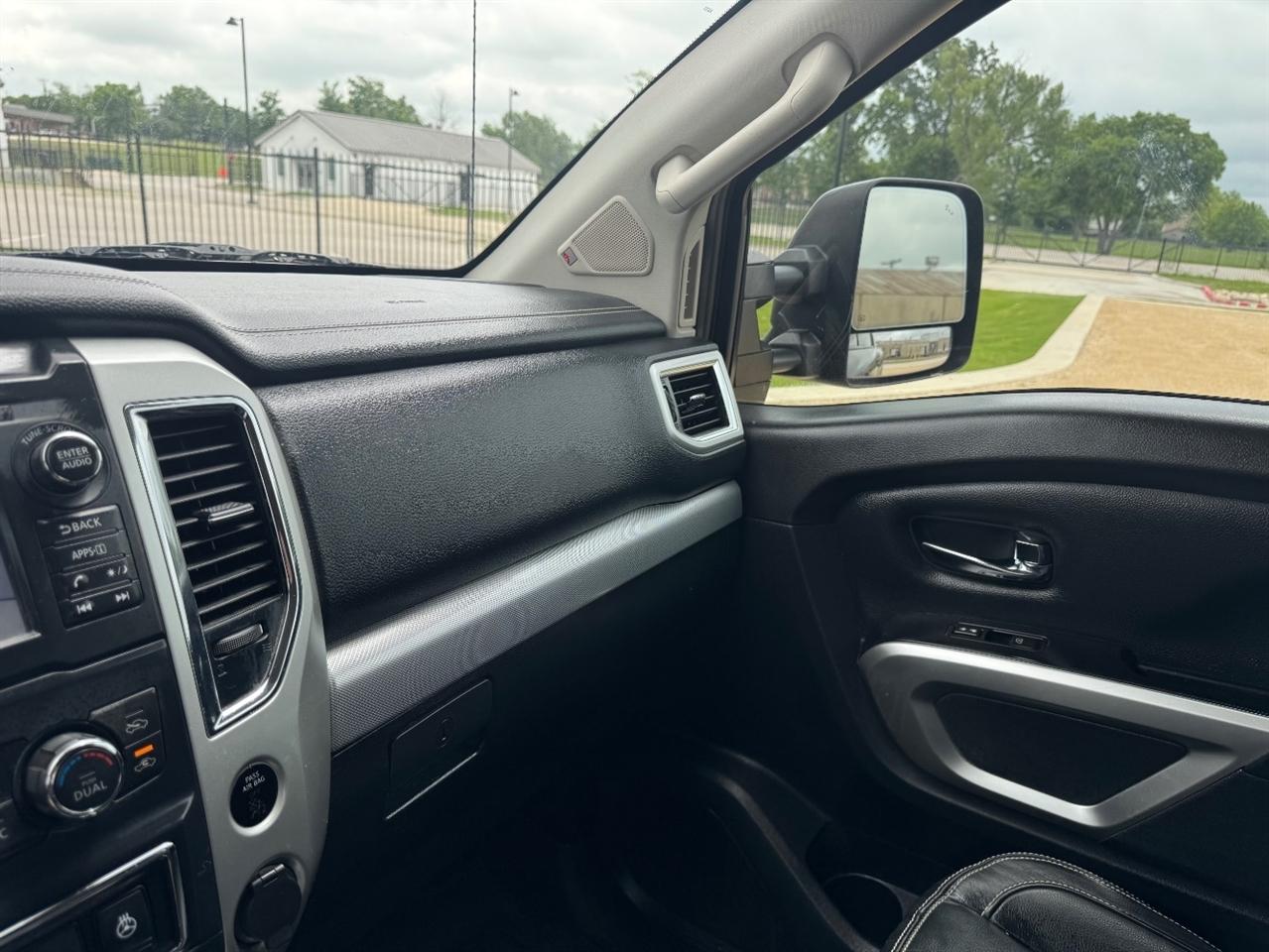 Nissan Titan PRO-4X Crew Cab 4WD 2018