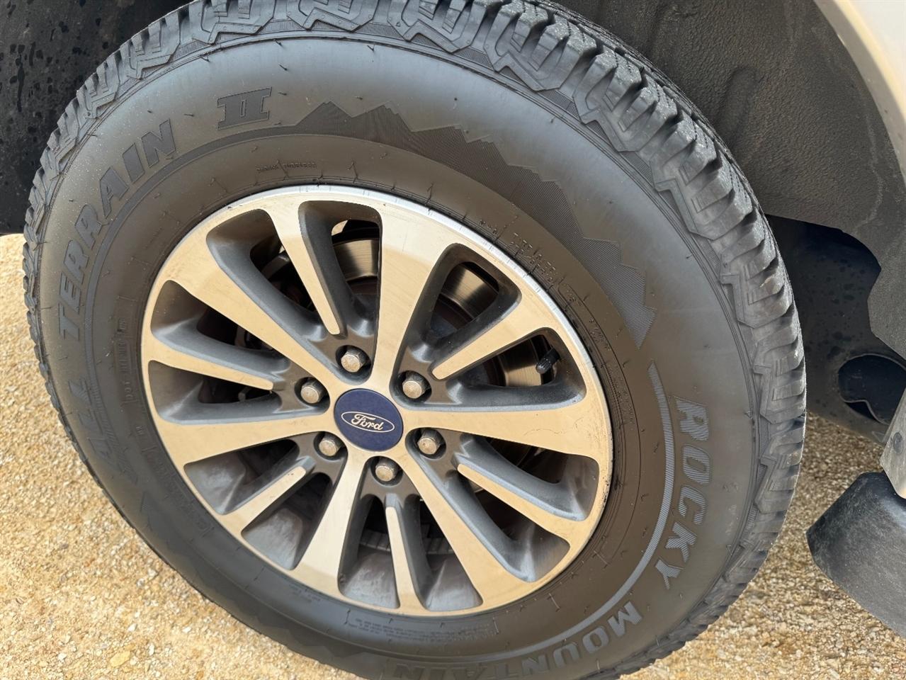 Ford Expedition XLT 2WD 2015