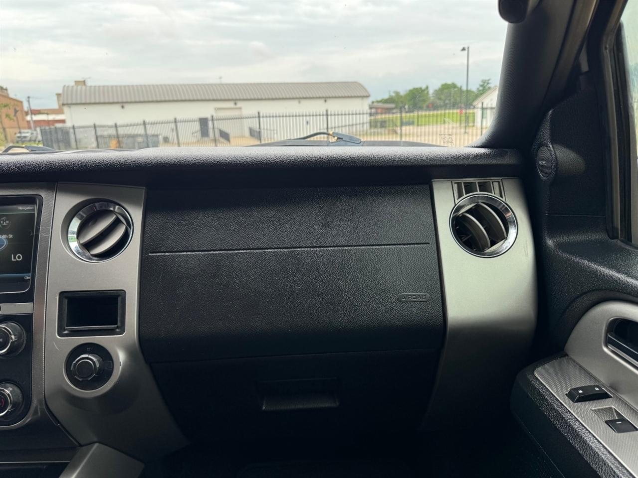 Ford Expedition XLT 2WD 2015