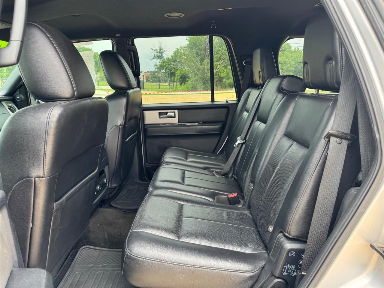 Ford Expedition XLT 2WD 2015