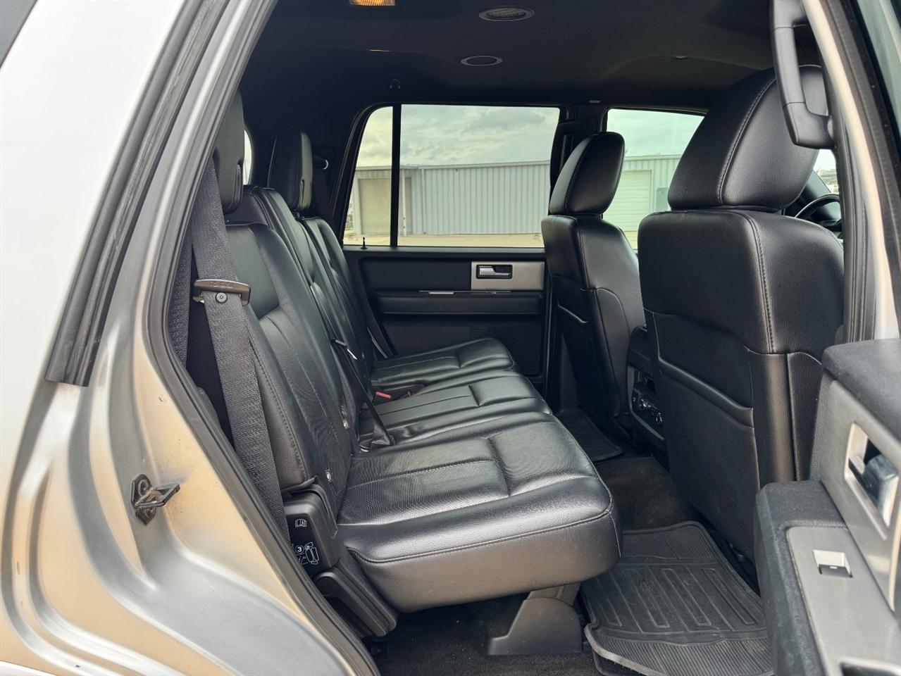 Ford Expedition XLT 2WD 2015