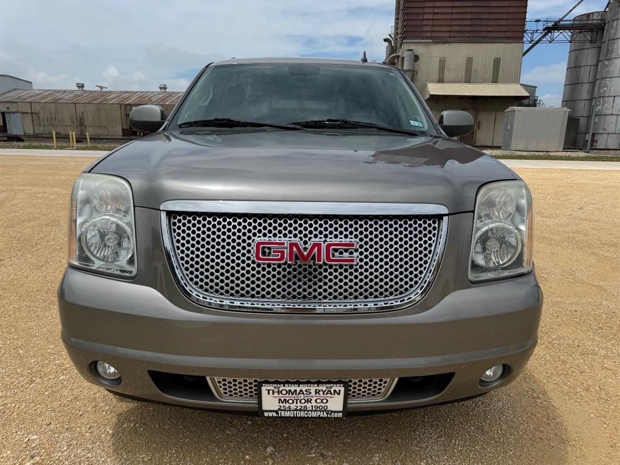 GMC Yukon Denali XL 4WD 2012