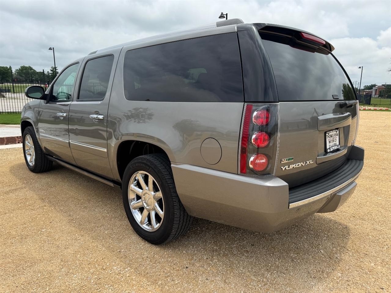 GMC Yukon Denali XL 4WD 2012
