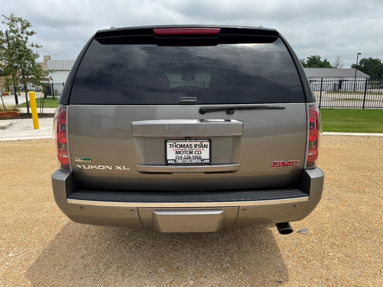 GMC Yukon Denali XL 4WD 2012