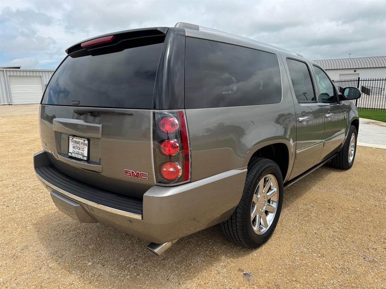 GMC Yukon Denali XL 4WD 2012