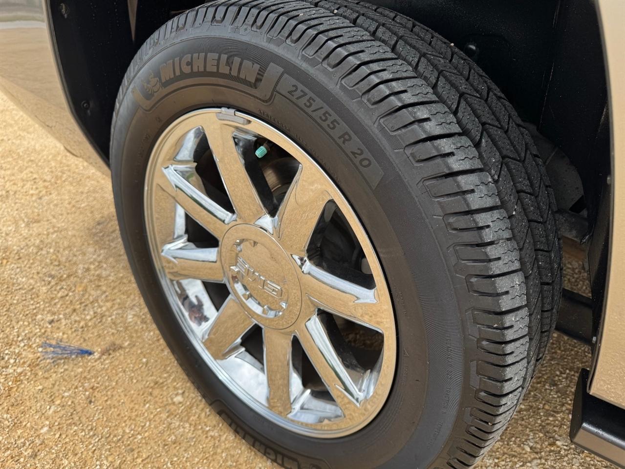 GMC Yukon Denali XL 4WD 2012