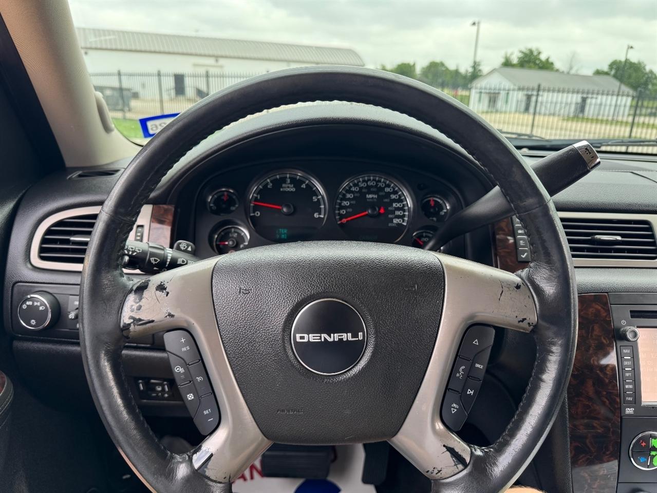 GMC Yukon Denali XL 4WD 2012