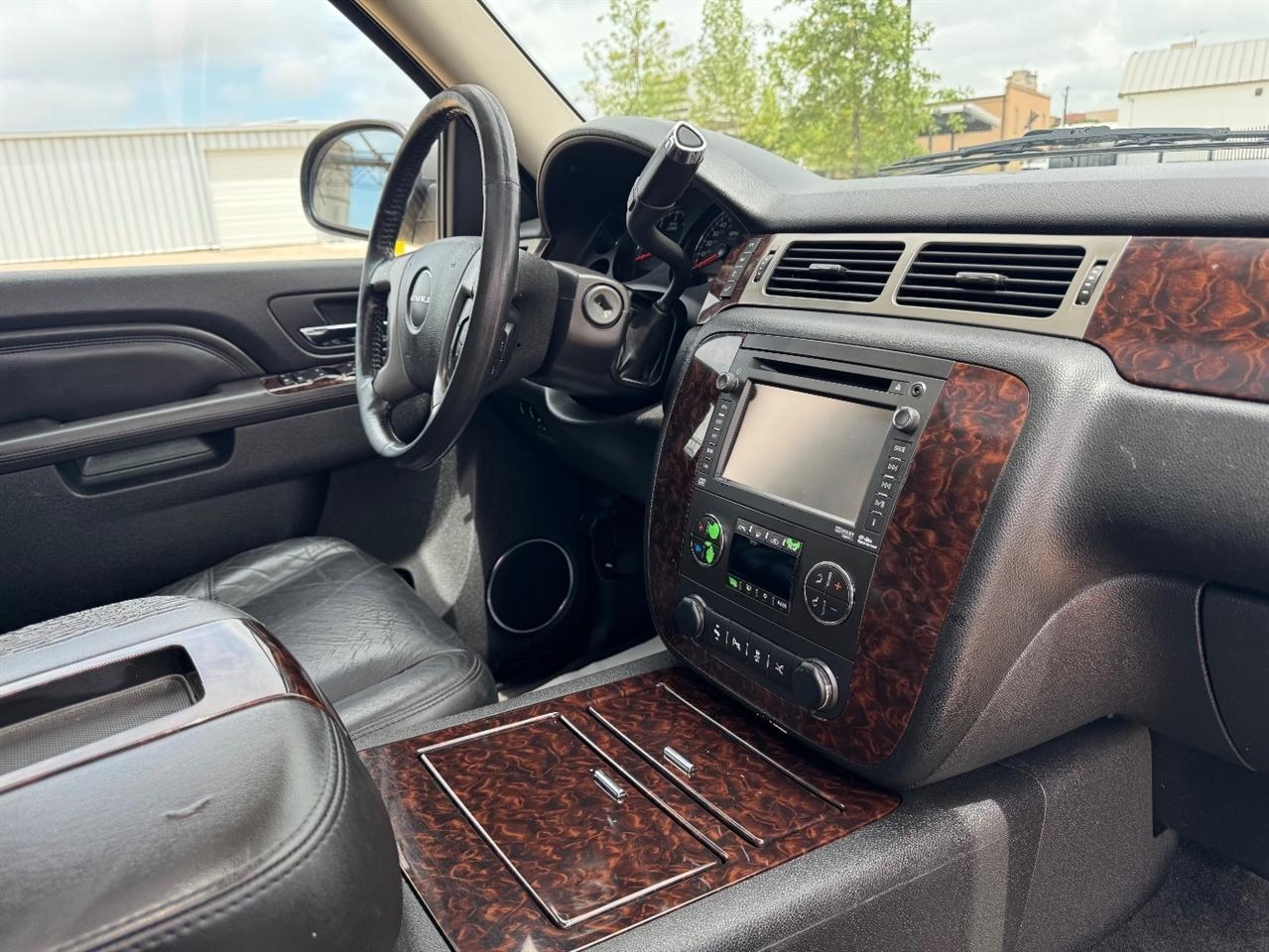 GMC Yukon Denali XL 4WD 2012
