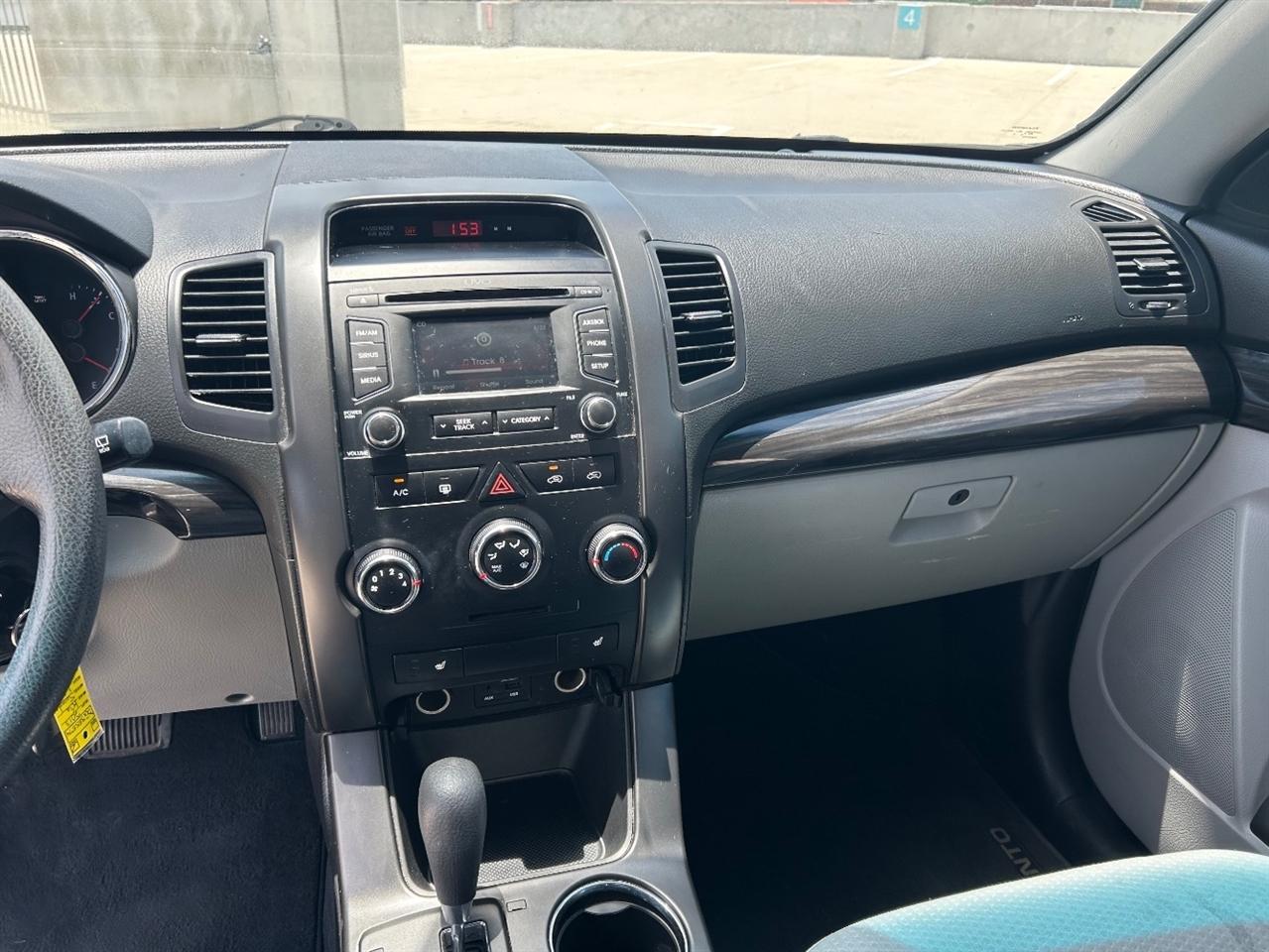 Kia Sorento LX 2WD 2013