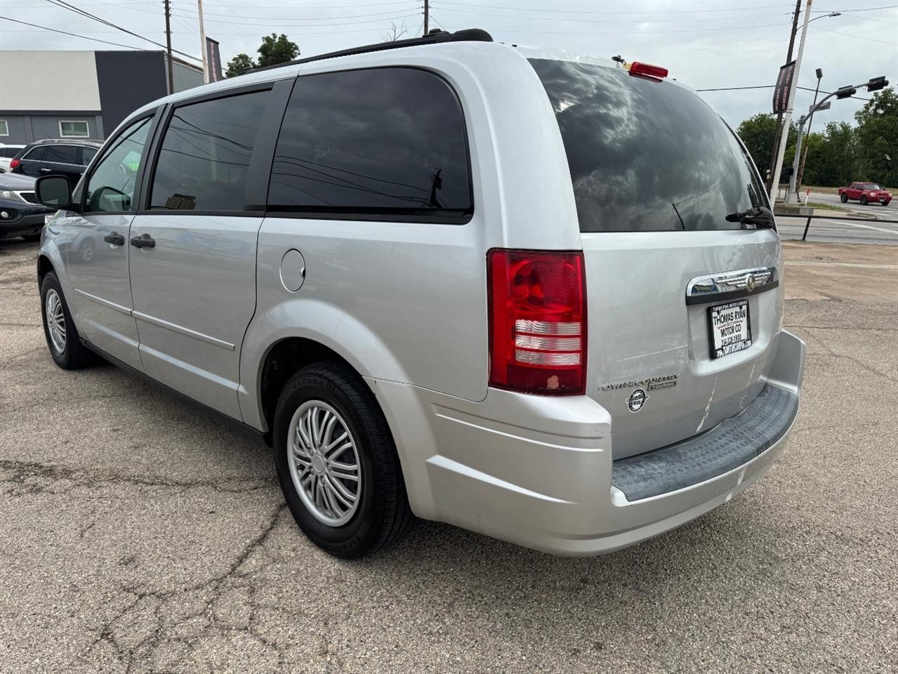 Chrysler Town & Country LX 2008