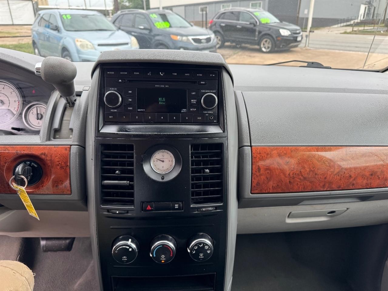 Chrysler Town & Country LX 2008