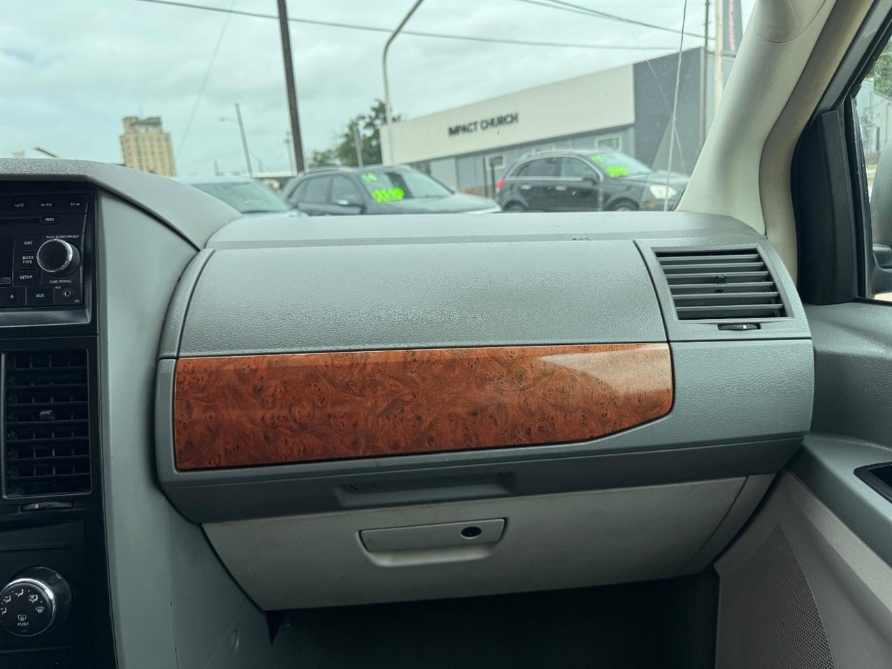 Chrysler Town & Country LX 2008