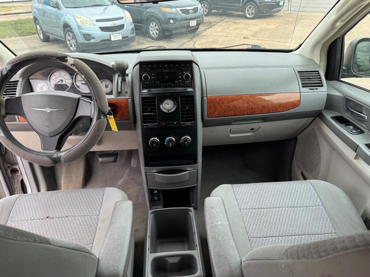 Chrysler Town & Country LX 2008