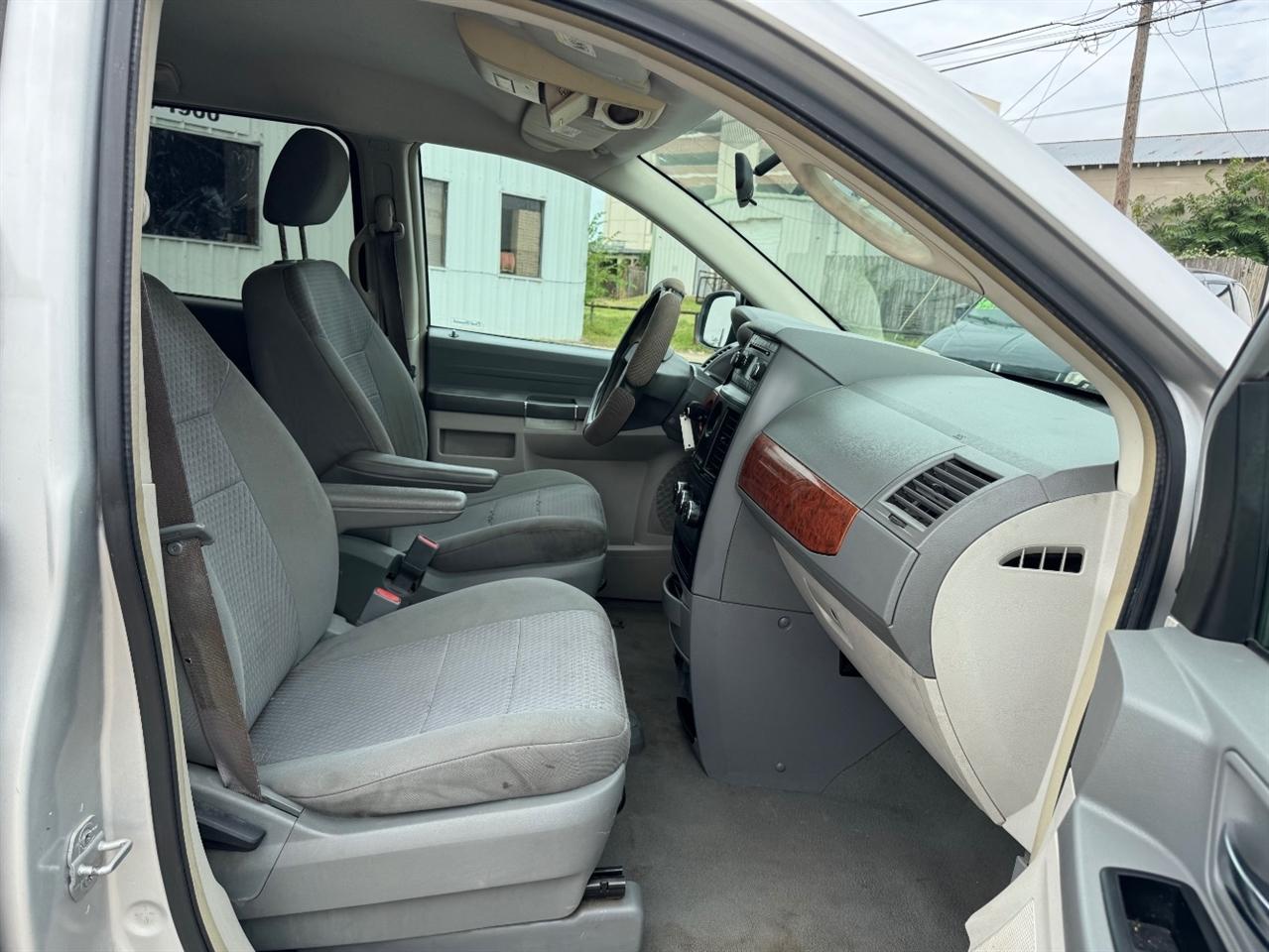 Chrysler Town & Country LX 2008