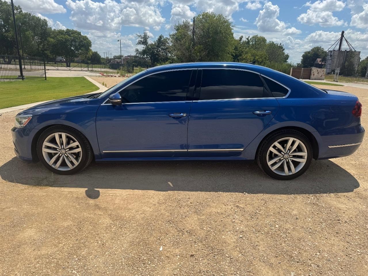 Volkswagen Passat SE w/Technology 2017