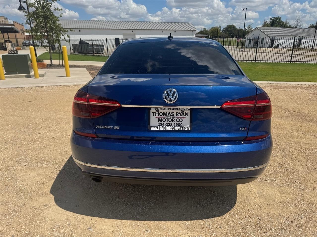 Volkswagen Passat SE w/Technology 2017