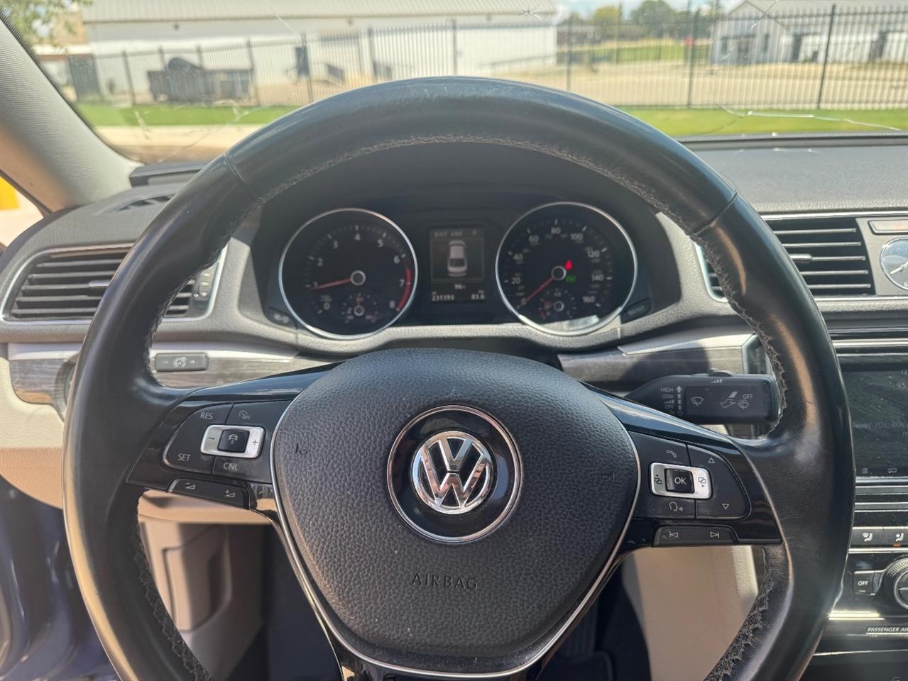 Volkswagen Passat SE w/Technology 2017