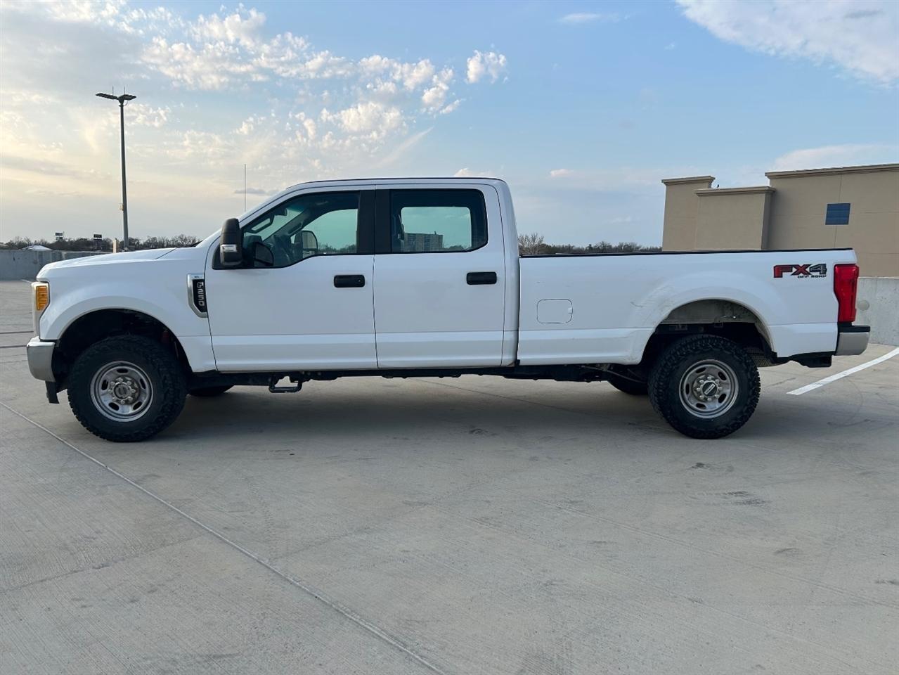 Ford F-250 SD XL Crew Cab 4WD 2017