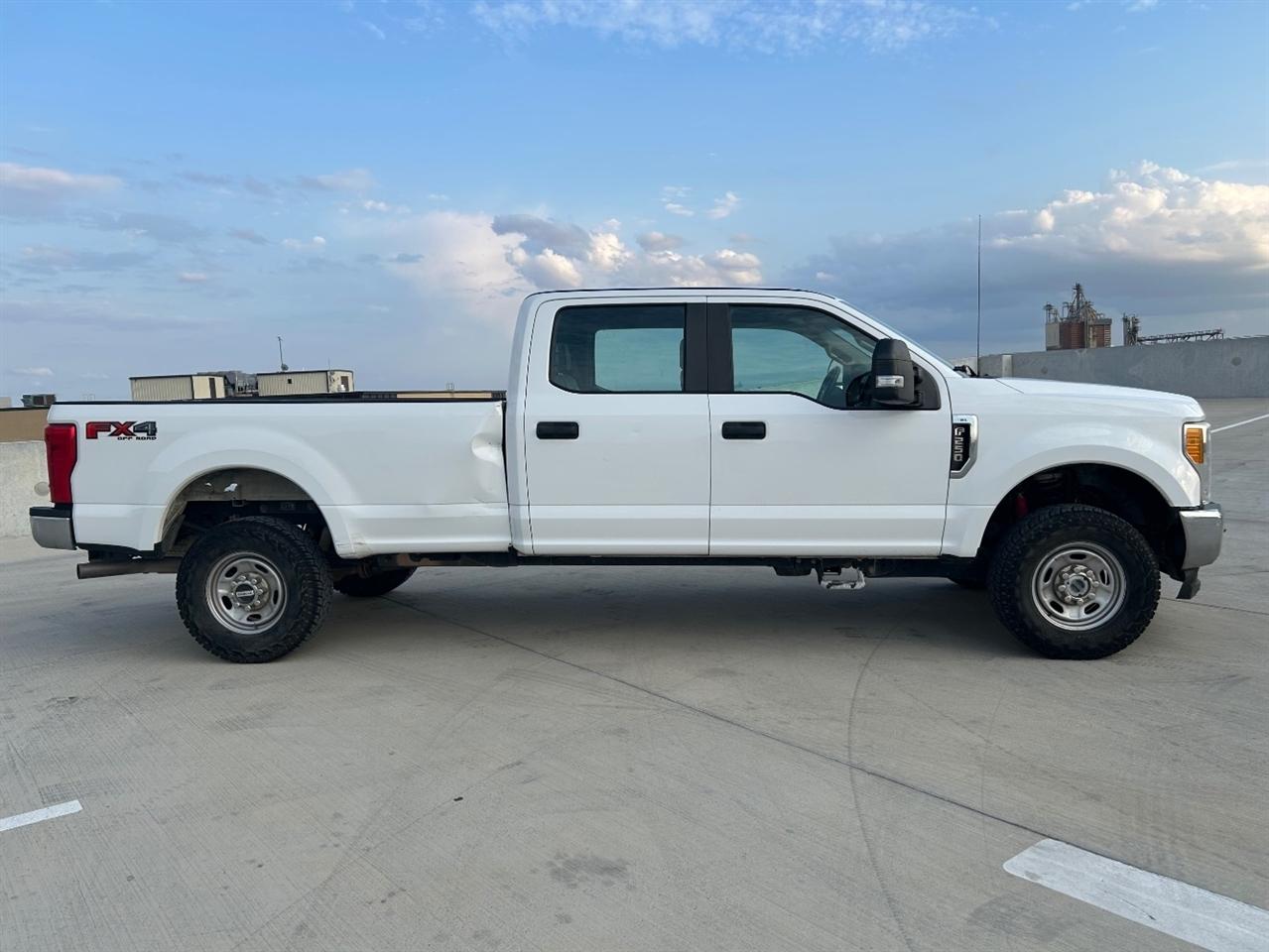 Ford F-250 SD XL Crew Cab 4WD 2017