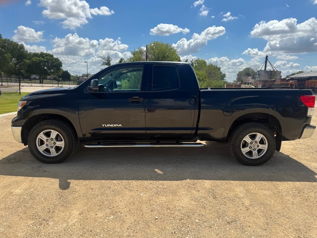 Toyota Tundra Tundra-Grade Double Cab 4.6L 4WD 2011