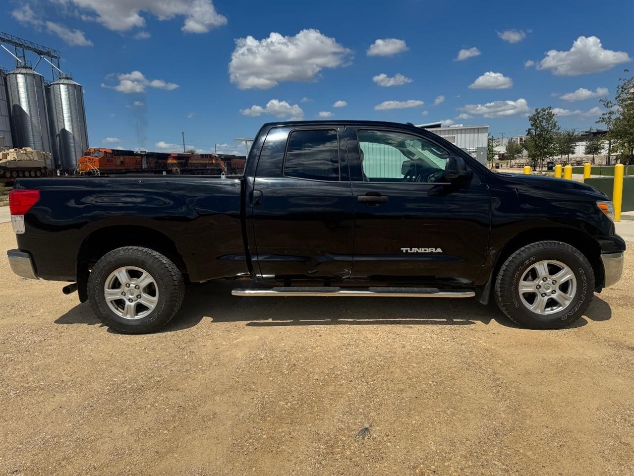Toyota Tundra Tundra-Grade Double Cab 4.6L 4WD 2011