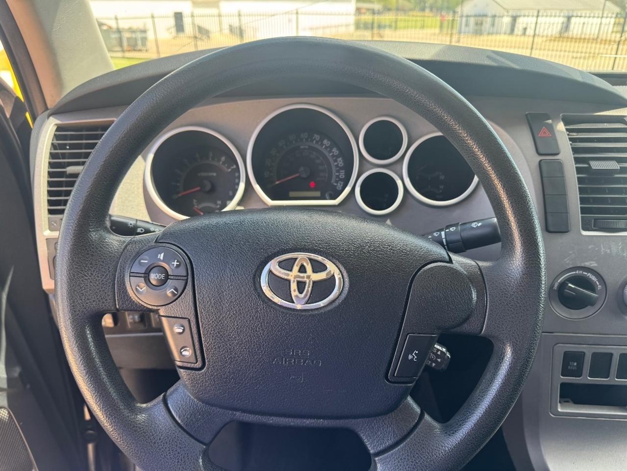 Toyota Tundra Tundra-Grade Double Cab 4.6L 4WD 2011